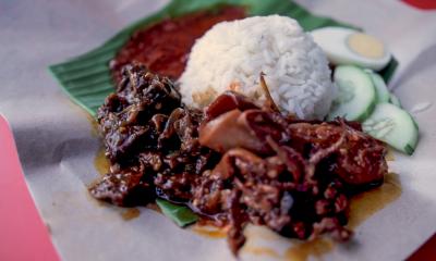 This Popular Nasi Lemak Stall In Bangsar Is Truly Famous - Munch by WORLD OF BUZZ