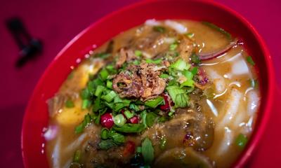 This Laksa Utara Place is So Good They Open Only Two Days A Week! - Munch by WORLD OF BUZZ