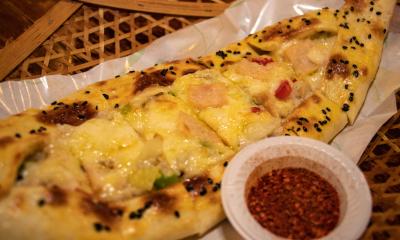 This Place in Pandan Jaya Serves Sampan-shaped Pizzas! - Munch by WORLD OF BUZZ