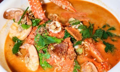 Giant Crab in Maggi Mee! - Munch by WORLD OF BUZZ